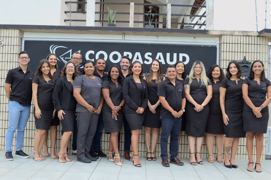 Equipe COOPASAUD reunida na sede da cooperativa